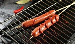 胖丁爆料烤肠好吃吗视频,烤肠美味大揭秘，口感惊艳，快来尝尝！